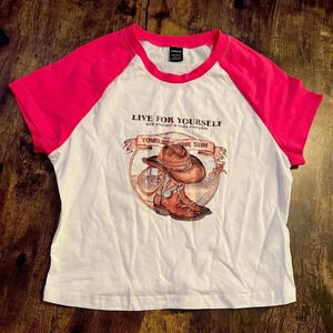 Shein | juniors cropped t-shirt. Size: L